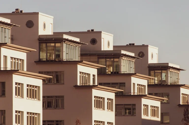 Side view of the group of houses