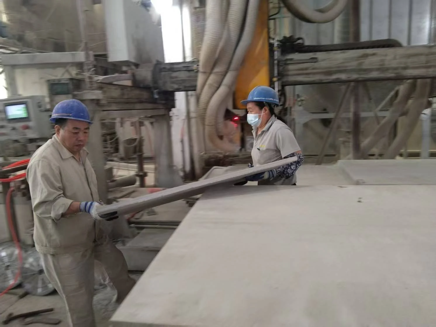 worker cutting boards during production process at JOINBLING