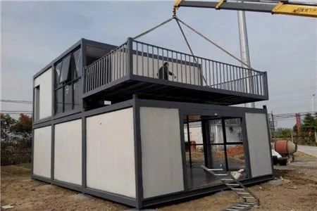modern modular prefabricated house with eco-friendly design